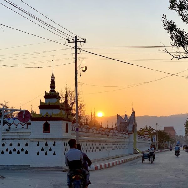 Nyaung Shwe Straße Sonnenuntergang Myanmar