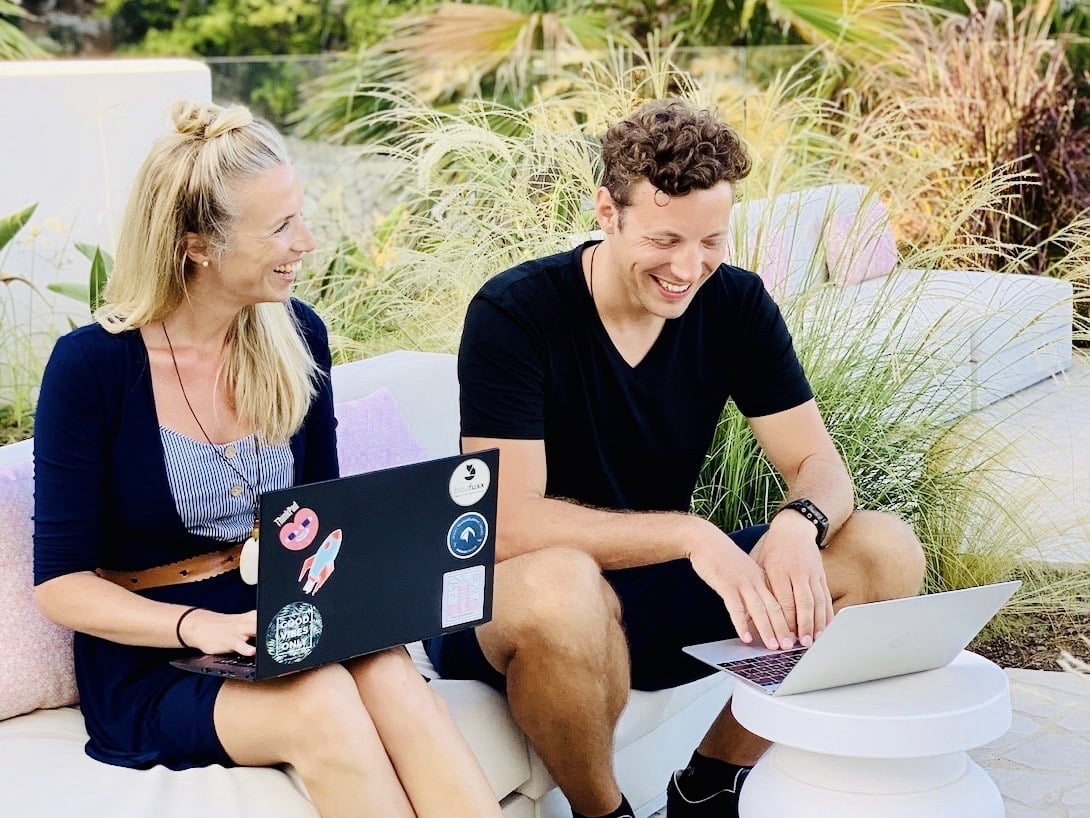 Ortsunabhängig arbeiten digitale Nomaden Bea und Jan