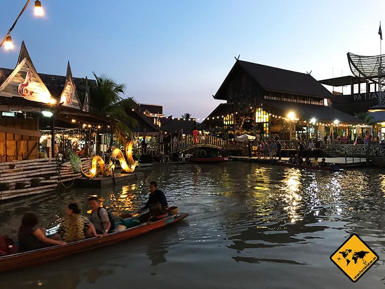 Pattaya Floating Market Abend