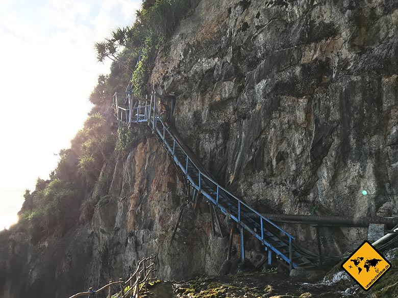 Peguyangan Waterfall Nusa Penida Treppen Steilküste