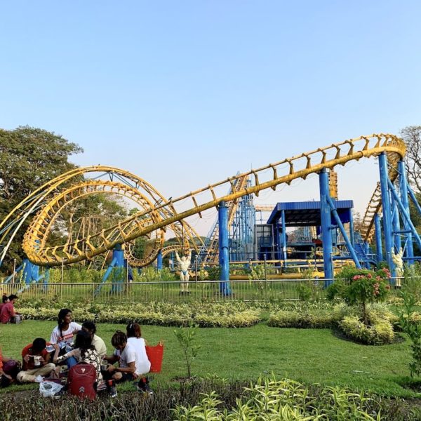 People's Park Yangon Myanmar Achterbahn