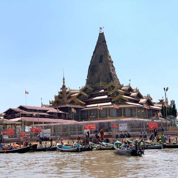 Phaung Daw Oo Pagode Inle Lake Myanmar