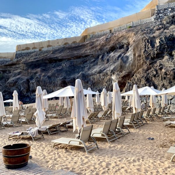 Playa Abama Teneriffa Liegestühle Sonnenschirme