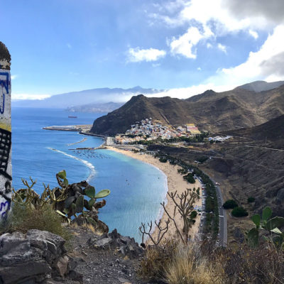 Die malerische Sicht auf den Playa de las Teresitas