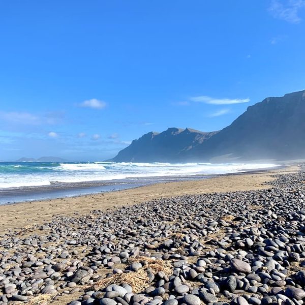 Playa de Famara Lanzarote Steine Strand