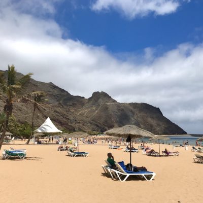 Am eigentlich schwarzen Playa de las Teresitas wurde tatsächlich Sahara-Sand aufgeschüttet