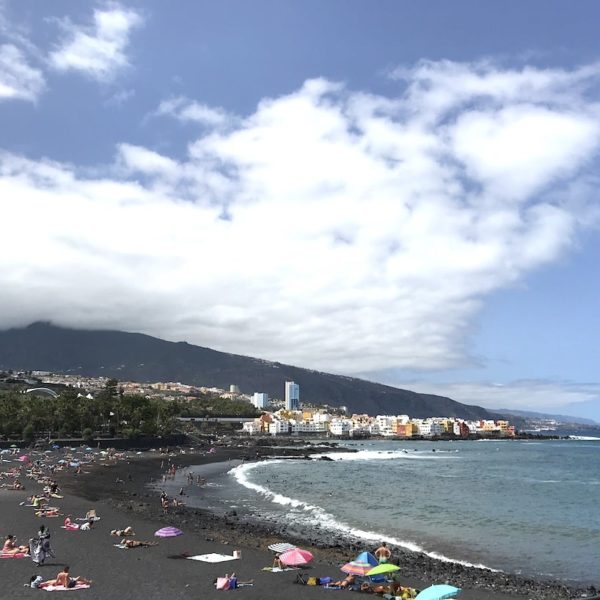 Playa del Castillo Puerto Cruz schwarzer Sand