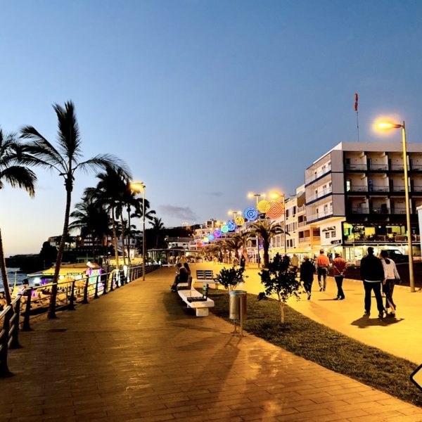 Promenade Puerto Naos abends