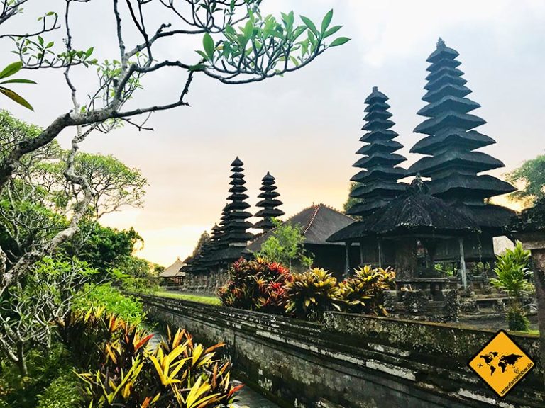 Pura Taman Ayun Temple Bali - Sonnenuntergang im Gartentempel