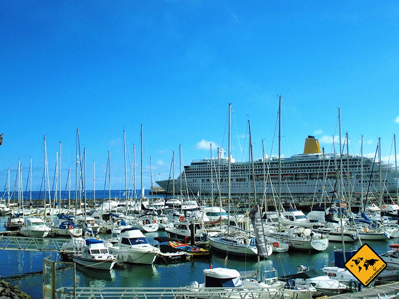 Reisen und Geld verdienen- auf einem Kreuzfahrtschiff arbeiten