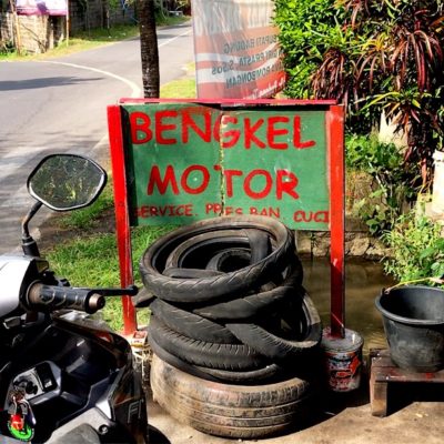 Werkstätten wie diese siehst du auf Bali häufiger am Straßenrand