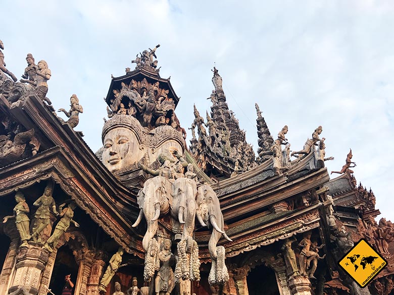 Sanctuary of truth Thailand Dachskulpturen