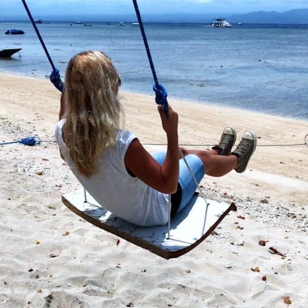 Schaukeln auf Bali Nusa Lembongan Strand Meer