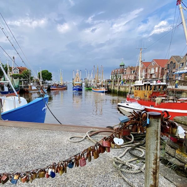 Sehenswürdigkeiten Neuharlingersiel Liebesschlösser Hafen