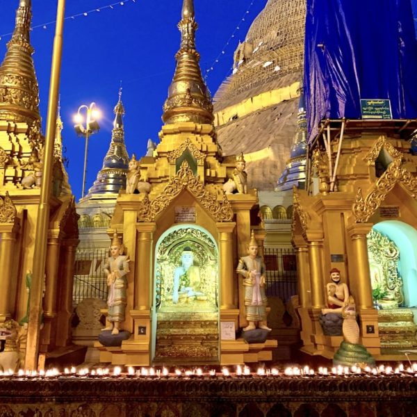 Shwedagon Pagode Myanmar kleinere Stupas