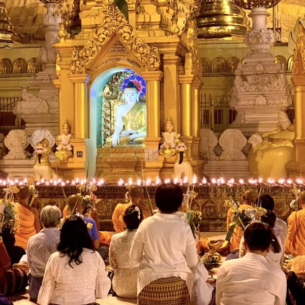 Shwedagon Pagode Yangon Betende