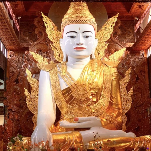 Sitzender Buddha Yangon Ngar Htat Gyi Pagode
