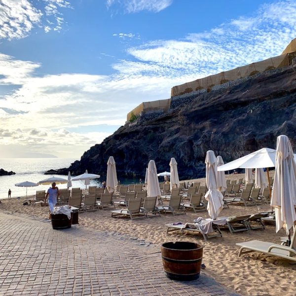 Sonnenschirme Playa Abama Teneriffa