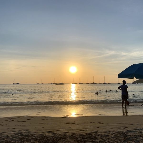 Sonnenuntergang Nai Harn Beach Phuket