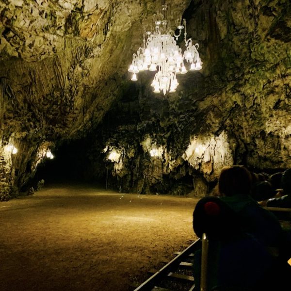 Spaghetti Saal Kronleuchter Postojna Höhle