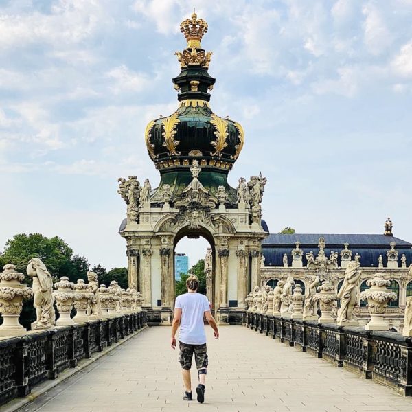 Ein Spaziergang auf der Außenmauer des Zwingers ist für Dresden Touristen fast schon ein Muss