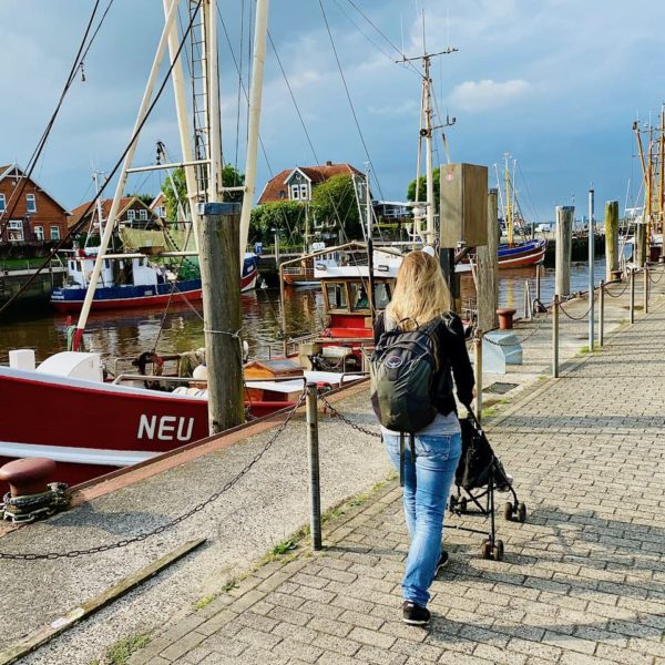 Spaziergang Hafen Neuharlingersiel Nordsee