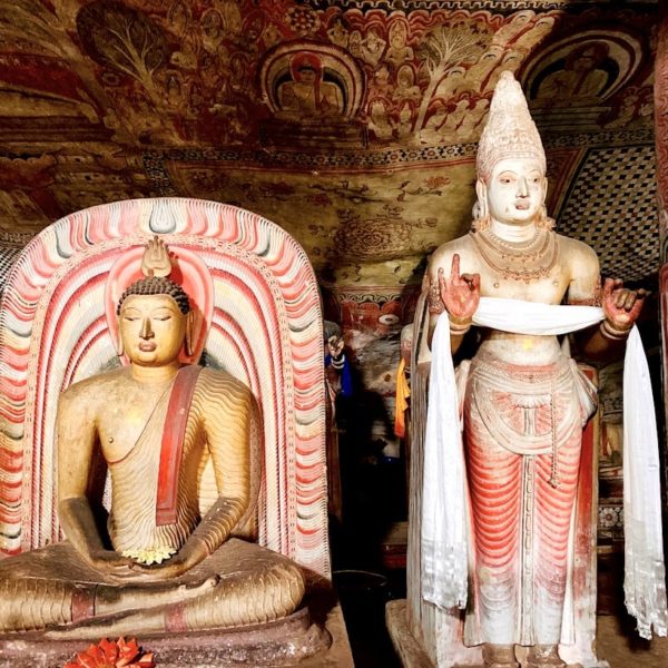 Staturen Buddha Tempel Dambulla