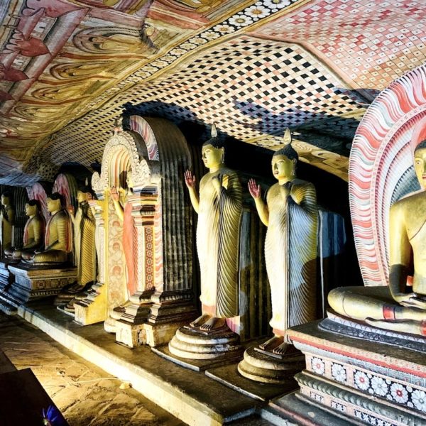 Staturen von Buddha Dambulla Tempel