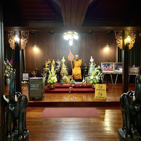 Teakhaus Wat Chalong Mönch