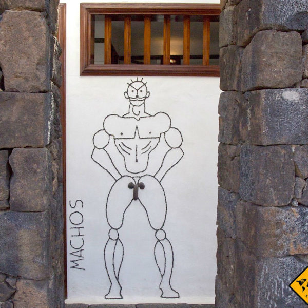 Auch die Männer Toiletten im Timanfaya Nationalpark haben einen künstlerischen Charakter