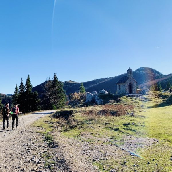 Wandern Nationalpark nördlicher Velebit Wanderstöcke