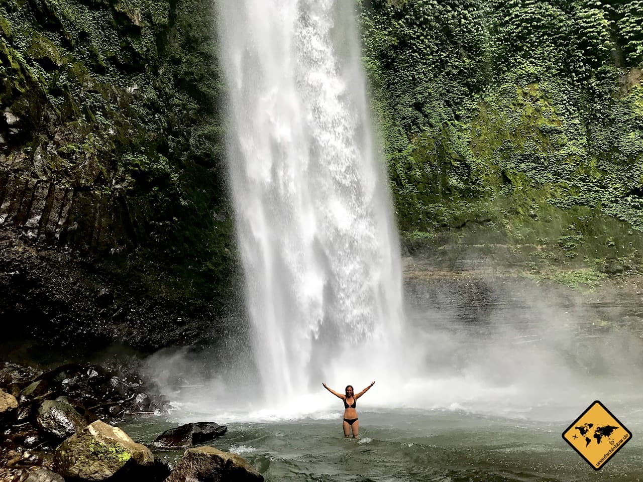 Wasserfall mit dem Handy fotografieren Mensch Größenvergleich