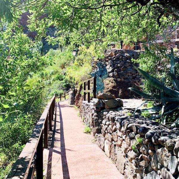 Weg Höhlen-Wohnungen Guayadeque Schlucht