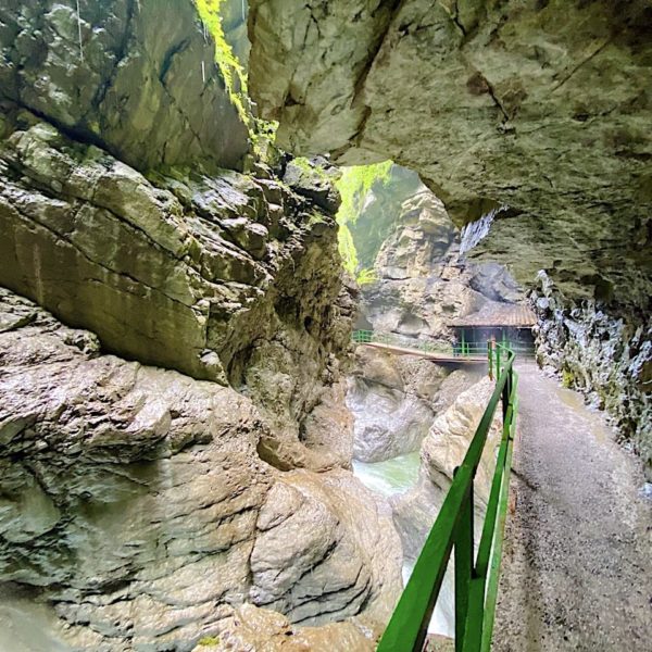 Weg durch die Klamm