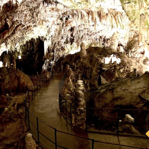 Weg ebenerdig Postojna Höhle