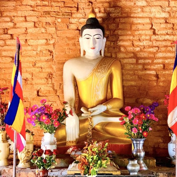 Yadana Hsemee Pagode Inwa Buddha Figur
