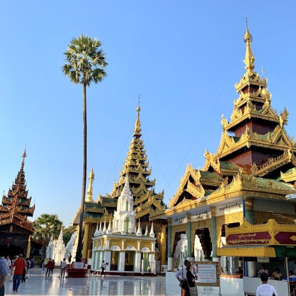 Yangon Shwedagon Pagode kleinere Tempel